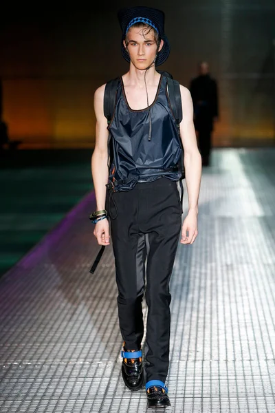 Look 44